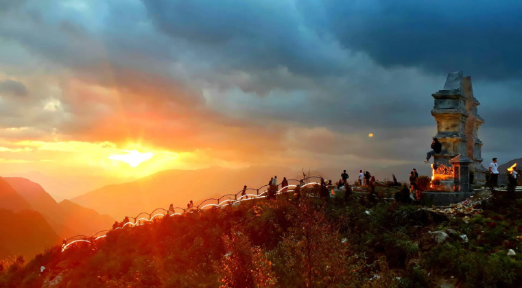 sunset_on_o_quy_ho_pass_sapa