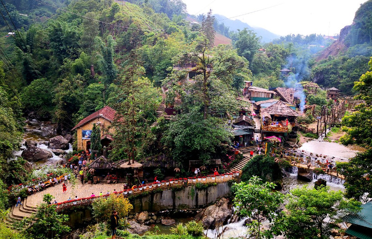 cat_cat_village_sapa_vietnam